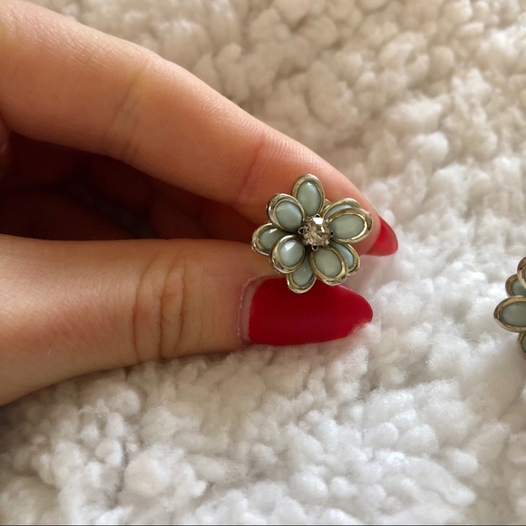 💙FREE WITH BUNDLE💙 Blue Epoxy and CZ Daisy Studs - Picture 5 of 6